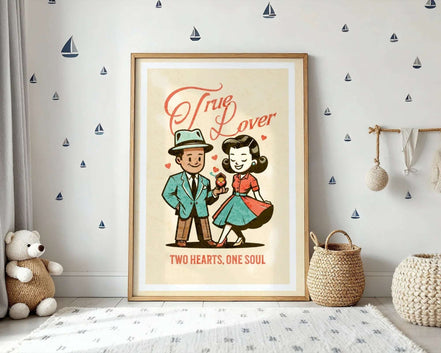 Affiche True Lover, art rétro couple amoureux, décoration vintage k1qbj8-tb.myshopify.com affiche rétro amoureuse, affiche rétro True Lover, affiche rétro élégante, affiche vintage amour, affiche vintage couple, art rétro années 50, art rétro couple amoureux, art rétro pour salon, cadeau couple rétro, décoration romantique, décoration rétro romantique, décoration vintage rétro, poster rétro amoureux