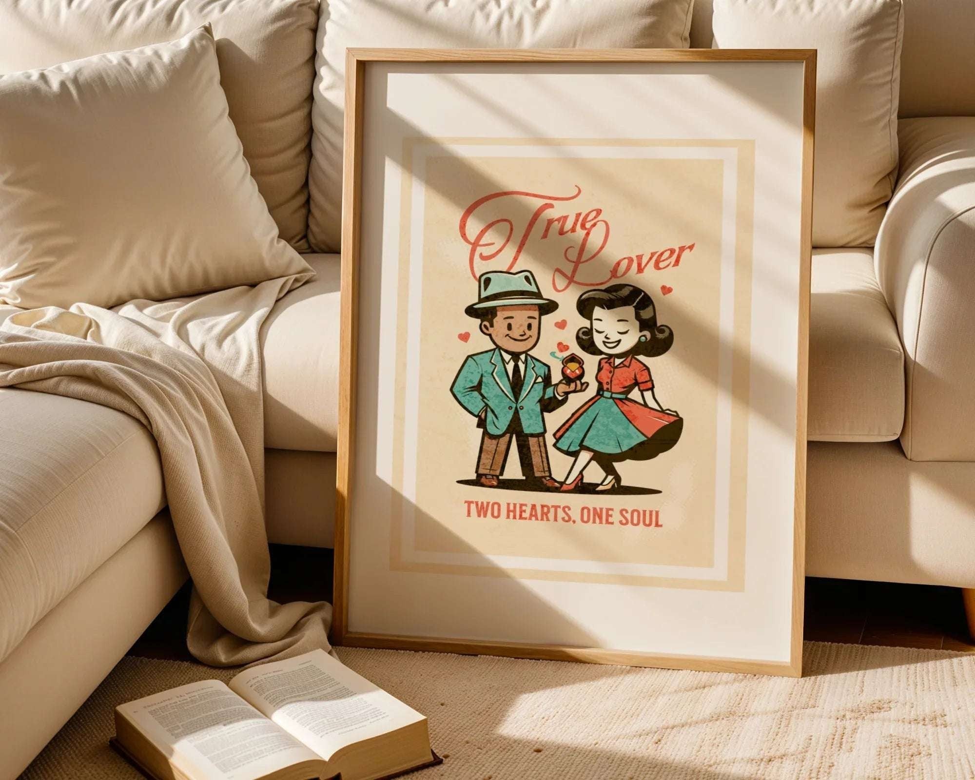 Affiche True Lover, art rétro couple amoureux, décoration vintage k1qbj8-tb.myshopify.com affiche rétro amoureuse, affiche rétro True Lover, affiche rétro élégante, affiche vintage amour, affiche vintage couple, art rétro années 50, art rétro couple amoureux, art rétro pour salon, cadeau couple rétro, décoration romantique, décoration rétro romantique, décoration vintage rétro, poster rétro amoureux