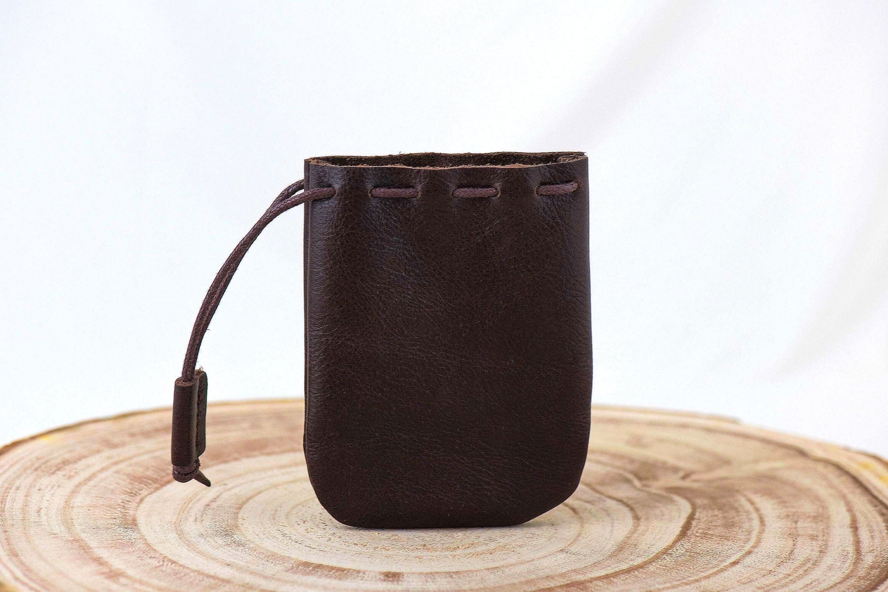 Blague tabac cuir Arthur Shelby – personnalisée à rouler poche k1qbj8-tb.myshopify.com cadeau pas cher idée offrir, cadeau personnalisé gravure, cadeau pour femme qui a tout, idée accessoire peaky blinders, idée cadeau homme 30 ans, idée cadeau meilleure amie, objet personnalisé offrir idée, étui a cigarette personnalisé, étui cigarette en cuir cadeau, étui cigarette slim pour femme, Étui à cigarette compact poche, étui à cigarette vintage, Étui à cigarettes anti-choc