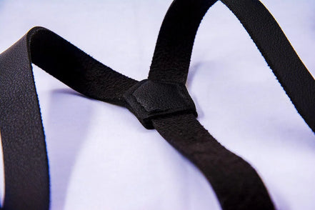 Bretelles vintage Dark Gatsby en cuir – homme et femme élégants - Roaring 20s Paris