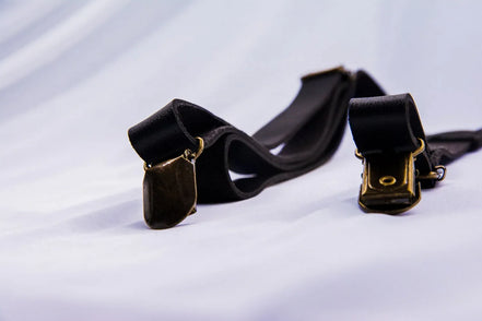 Bretelles vintage Dark Gatsby en cuir – homme et femme élégants - Roaring 20s Paris