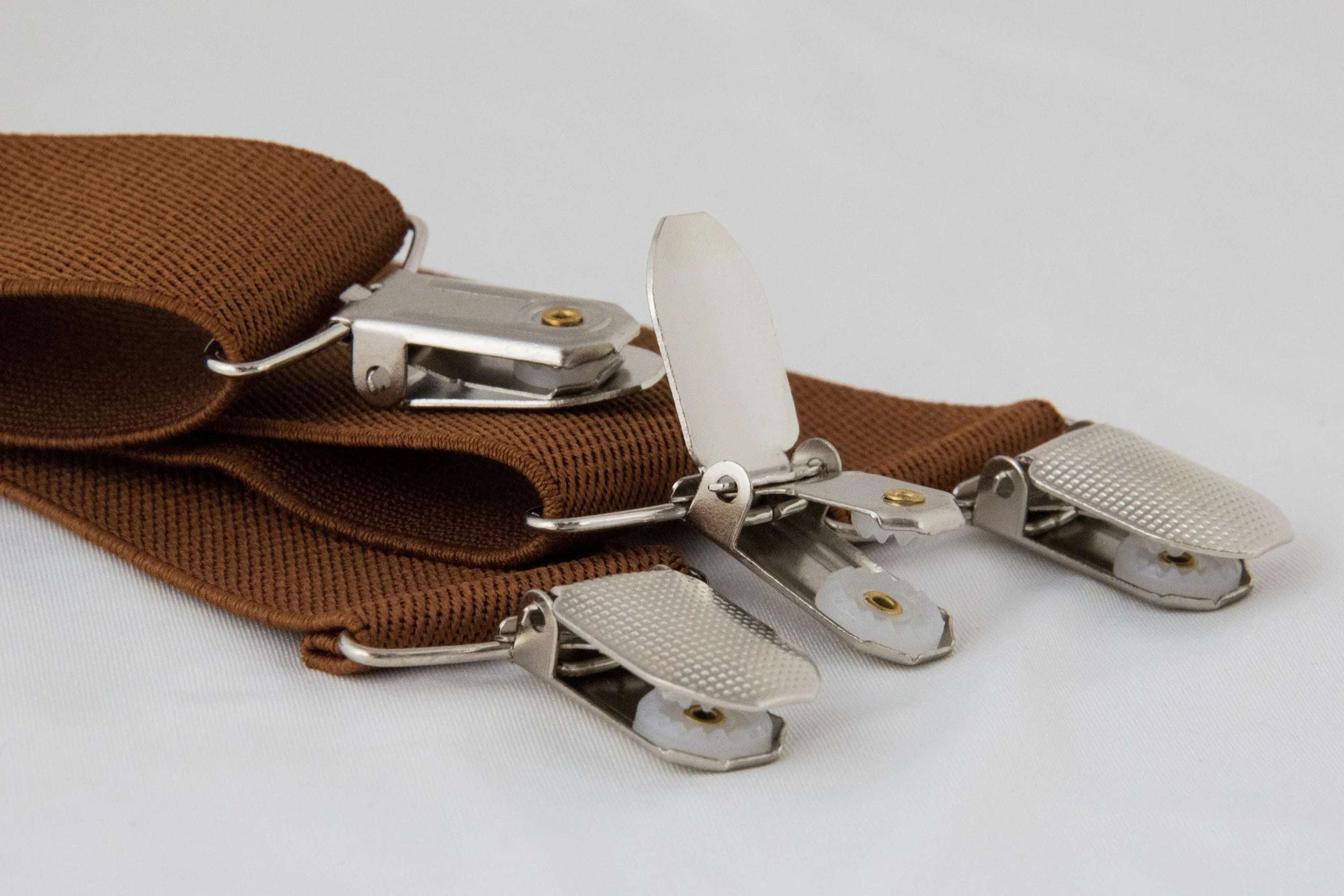 Bretelles Arthur Shelby – élastiques ajustables pour costume mariage k1qbj8-tb.myshopify.com Bretelles accordéon à bouton, Bretelles avec motif à pois, Bretelles costume de mariage, Bretelles crochet ajustable, Bretelles fines pour robe idée, bretelles homme large bûcheron, bretelles personnalisée cadeau, Bretelles pour chemise pince, mariage boheme chic costume, objet personnalisé offrir idée, tenue mariage garcon honneur, tenue mariage homme civil, tenue témoin mariage costume