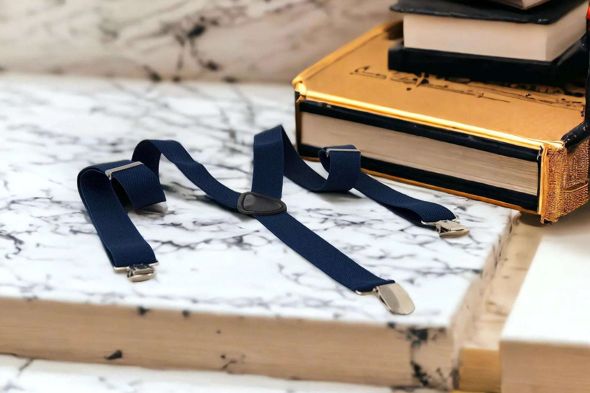 Bretelles Blue Shelby – élastiques ajustables pour costume mariage k1qbj8-tb.myshopify.com Bretelles accordéon à bouton, Bretelles avec motif à pois, Bretelles costume de mariage, Bretelles crochet ajustable, Bretelles fines pour robe idée, bretelles homme large bûcheron, bretelles personnalisée cadeau, Bretelles pour chemise pince, mariage boheme chic costume, objet personnalisé offrir idée, tenue mariage garcon honneur, tenue mariage homme civil, tenue témoin mariage costume