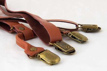 Bretelles cuir Michael Shelby – style vintage pour costume mariage k1qbj8-tb.myshopify.com Bretelles accordéon à bouton, Bretelles avec motif à pois, Bretelles costume de mariage, Bretelles crochet ajustable, Bretelles fines pour robe idée, bretelles homme large bûcheron, bretelles personnalisée cadeau, Bretelles pour chemise pince, mariage boheme chic costume, objet personnalisé offrir idée, tenue mariage garcon honneur, tenue mariage homme civil, tenue témoin mariage costume