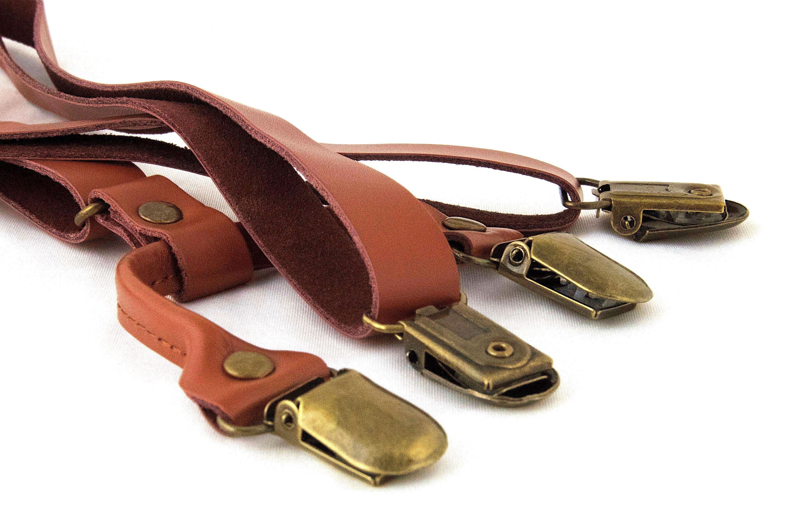 Bretelles cuir Michael Shelby – style vintage pour costume mariage k1qbj8-tb.myshopify.com Bretelles accordéon à bouton, Bretelles avec motif à pois, Bretelles costume de mariage, Bretelles crochet ajustable, Bretelles fines pour robe idée, bretelles homme large bûcheron, bretelles personnalisée cadeau, Bretelles pour chemise pince, mariage boheme chic costume, objet personnalisé offrir idée, tenue mariage garcon honneur, tenue mariage homme civil, tenue témoin mariage costume