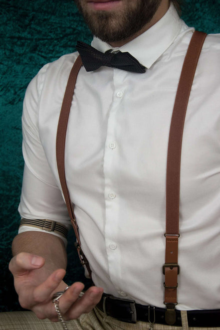 Bretelles en cuir Shelby marron – homme ou femme, style rétro chic k1qbj8-tb.myshopify.com Bretelles costume de mariage, Bretelles crochet ajustable, bretelles en cuir femme, Bretelles fines pour robe idée, bretelles homme chemise, bretelles homme large bûcheron, bretelles larges marron, bretelles personnalisée cadeau, mariage boheme chic costume, objet personnalisé offrir idée, tenue mariage garcon honneur, tenue mariage homme civil, tenue témoin mariage costume