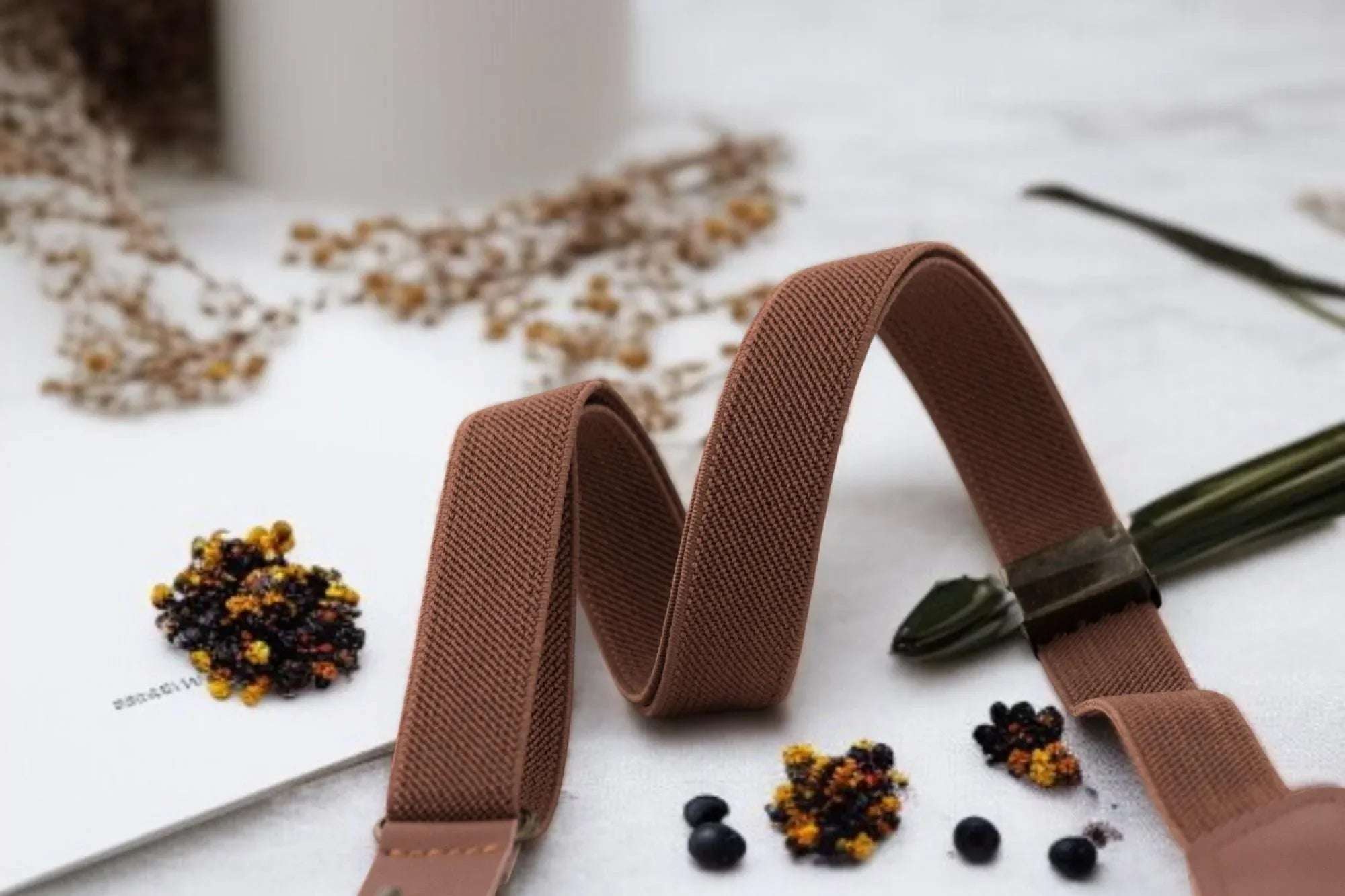 Bretelles en cuir Shelby marron – homme ou femme, style rétro chic k1qbj8-tb.myshopify.com Bretelles costume de mariage, Bretelles crochet ajustable, bretelles en cuir femme, Bretelles fines pour robe idée, bretelles homme chemise, bretelles homme large bûcheron, bretelles larges marron, bretelles personnalisée cadeau, mariage boheme chic costume, objet personnalisé offrir idée, tenue mariage garcon honneur, tenue mariage homme civil, tenue témoin mariage costume