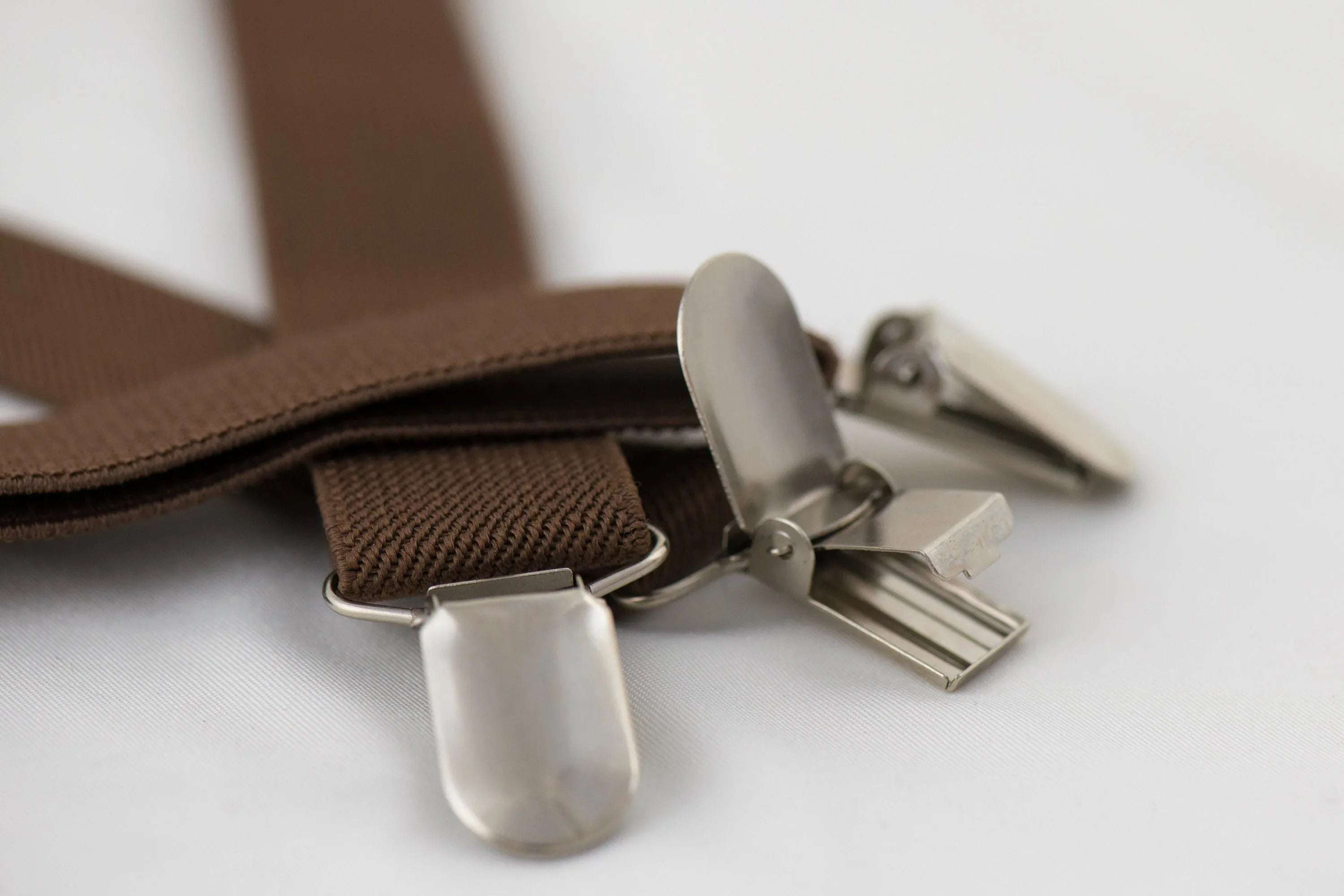 Bretelles marron Shelby – kit mariage rétro chic enfant adulte k1qbj8-tb.myshopify.com Bretelles accordéon à bouton, Bretelles avec motif à pois, Bretelles costume de mariage, Bretelles crochet ajustable, bretelles enfant costume idée, bretelles enfant mariage idée, Bretelles fines pour robe idée, bretelles homme large bûcheron, bretelles personnalisée cadeau, Bretelles pour chemise pince, mariage boheme chic costume, tenue mariage homme civil, tenue témoin mariage costume