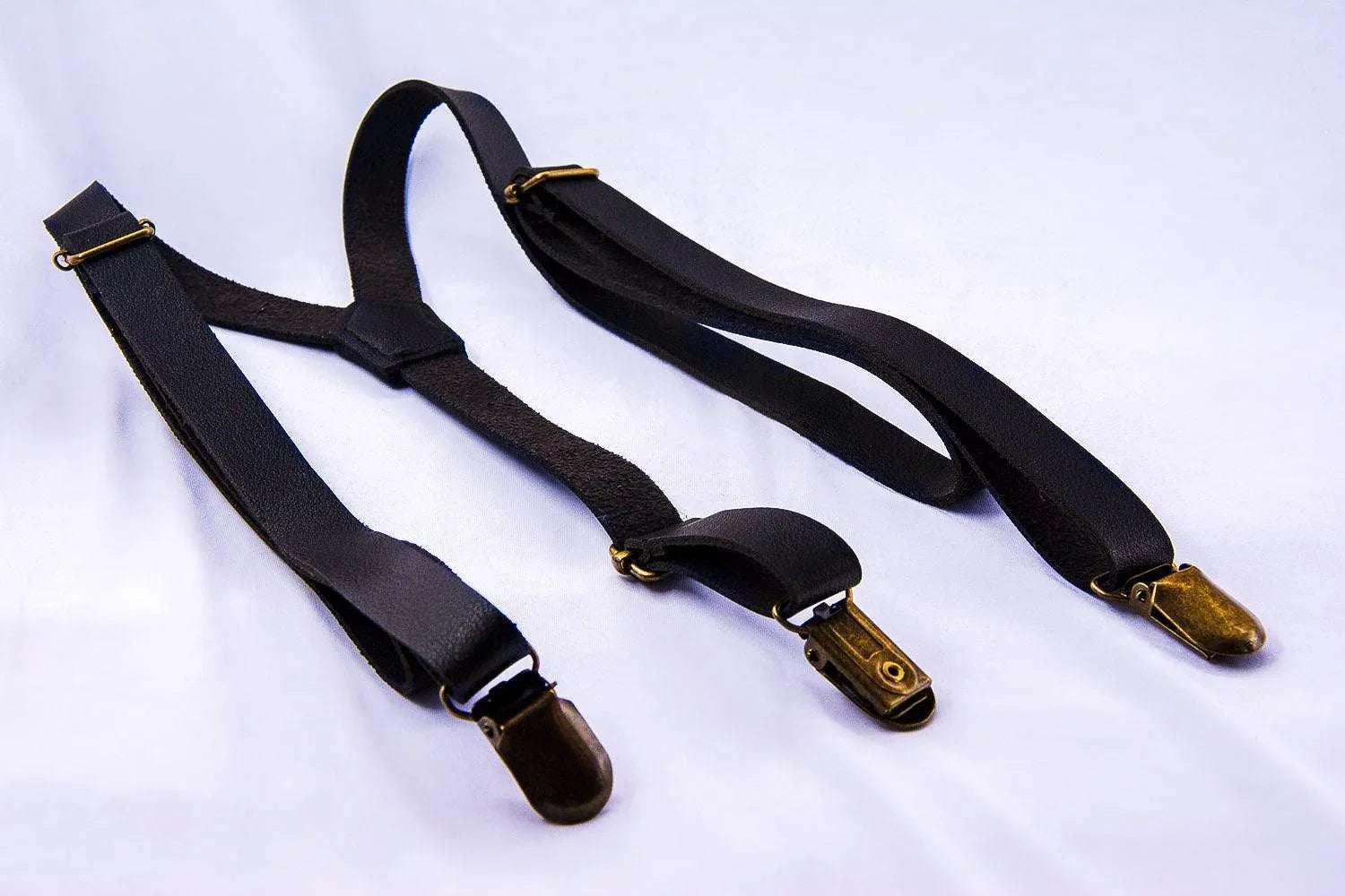 Bretelles vintage Dark Gatsby en cuir – homme et femme élégants k1qbj8-tb.myshopify.com Bretelles accordéon à bouton, Bretelles avec motif à pois, Bretelles costume de mariage, Bretelles crochet ajustable, Bretelles fines pour robe idée, bretelles homme large bûcheron, bretelles personnalisée cadeau, Bretelles pour chemise pince, mariage boheme chic costume, objet personnalisé offrir idée, tenue mariage garcon honneur, tenue mariage homme civil, tenue témoin mariage costume