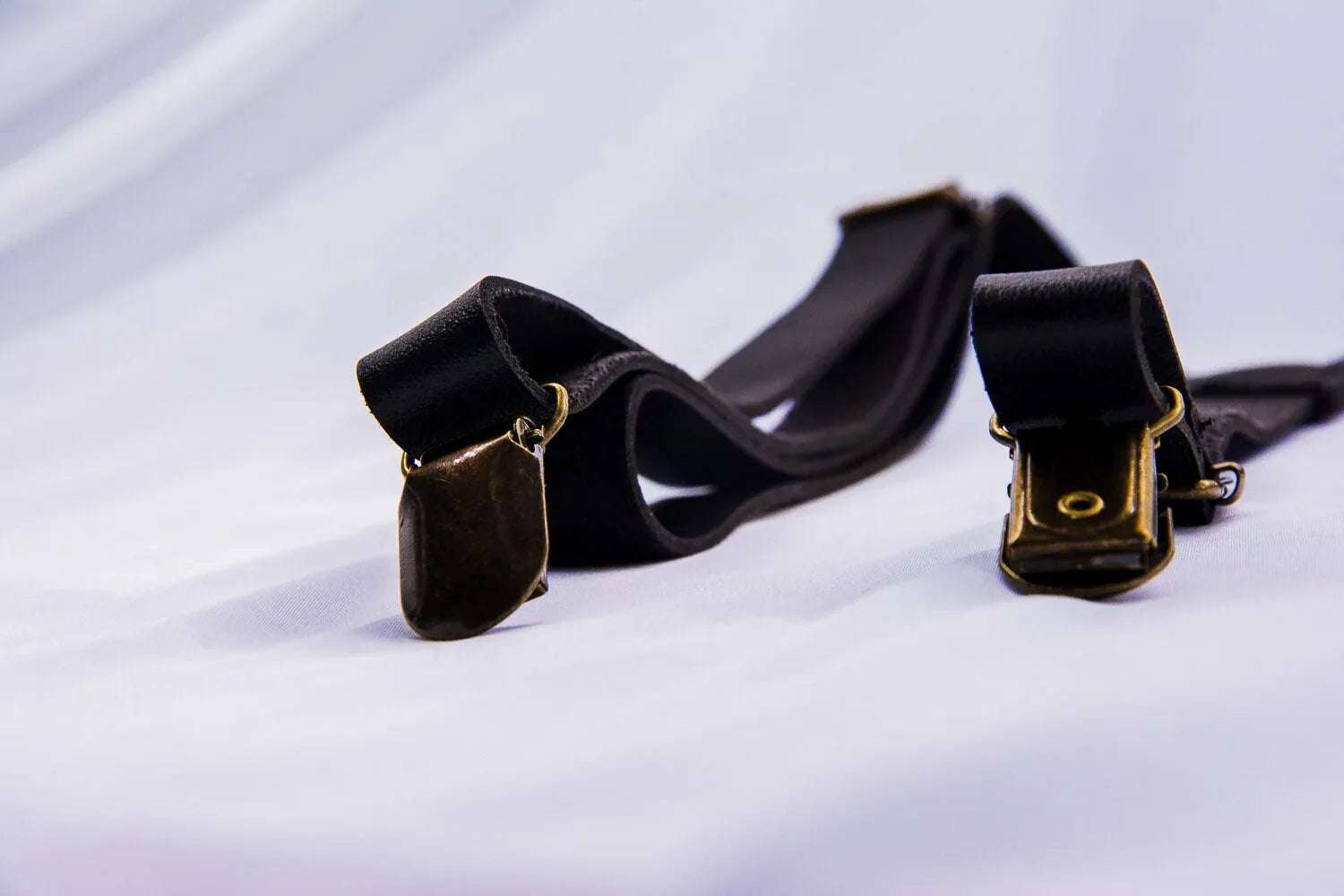 Bretelles vintage Dark Gatsby en cuir – homme et femme élégants k1qbj8-tb.myshopify.com Bretelles accordéon à bouton, Bretelles avec motif à pois, Bretelles costume de mariage, Bretelles crochet ajustable, Bretelles fines pour robe idée, bretelles homme large bûcheron, bretelles personnalisée cadeau, Bretelles pour chemise pince, mariage boheme chic costume, objet personnalisé offrir idée, tenue mariage garcon honneur, tenue mariage homme civil, tenue témoin mariage costume