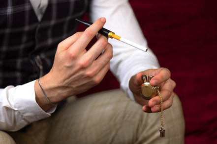 Briquet Zippo personnalisé John Shelby en acier or – style ancien chic k1qbj8-tb.myshopify.com briquet ancien personnalisable, briquet coupe vent cadeau, briquet moderne et design, briquet paquet de cigarette, briquet stylo petit cadeau, briquet vintage personnalisée, Briquet zippo personnalisée, cadeau pas cher idée offrir, cadeau personnalisé gravure, idée accessoire peaky blinders, idée cadeau meilleure amie, idée cadeau pour son copain, objet personnalisé offrir idée