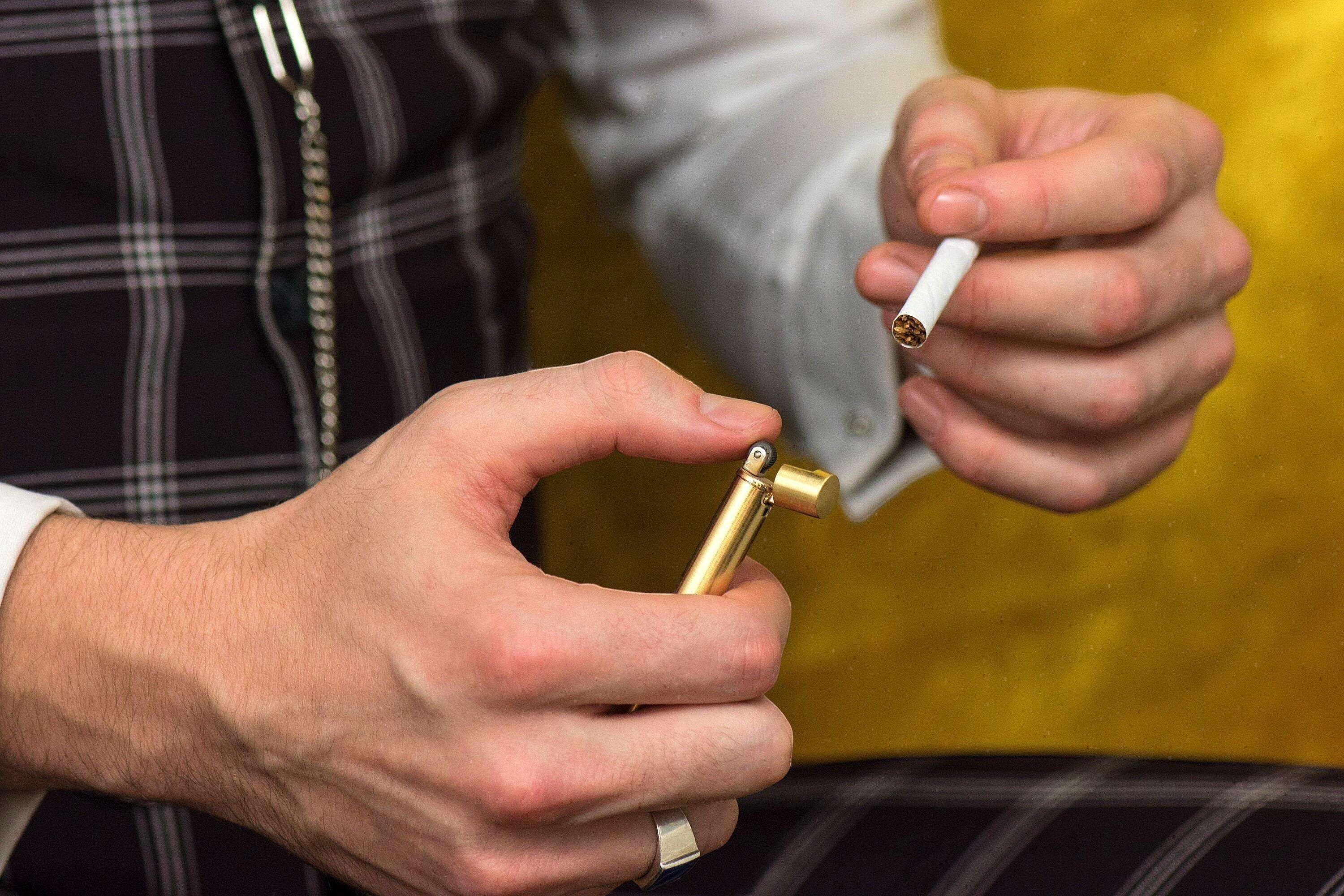 Briquet cigarette personnalisé Thomas Shelby – élégant et original k1qbj8-tb.myshopify.com briquet ancien personnalisable, briquet coupe vent cadeau, briquet moderne et design, briquet paquet de cigarette, briquet stylo petit cadeau, briquet vintage personnalisée, Briquet zippo personnalisée, cadeau pas cher idée offrir, cadeau personnalisé gravure, idée accessoire peaky blinders, idée cadeau meilleure amie, idée cadeau pour son copain, objet personnalisé offrir idée