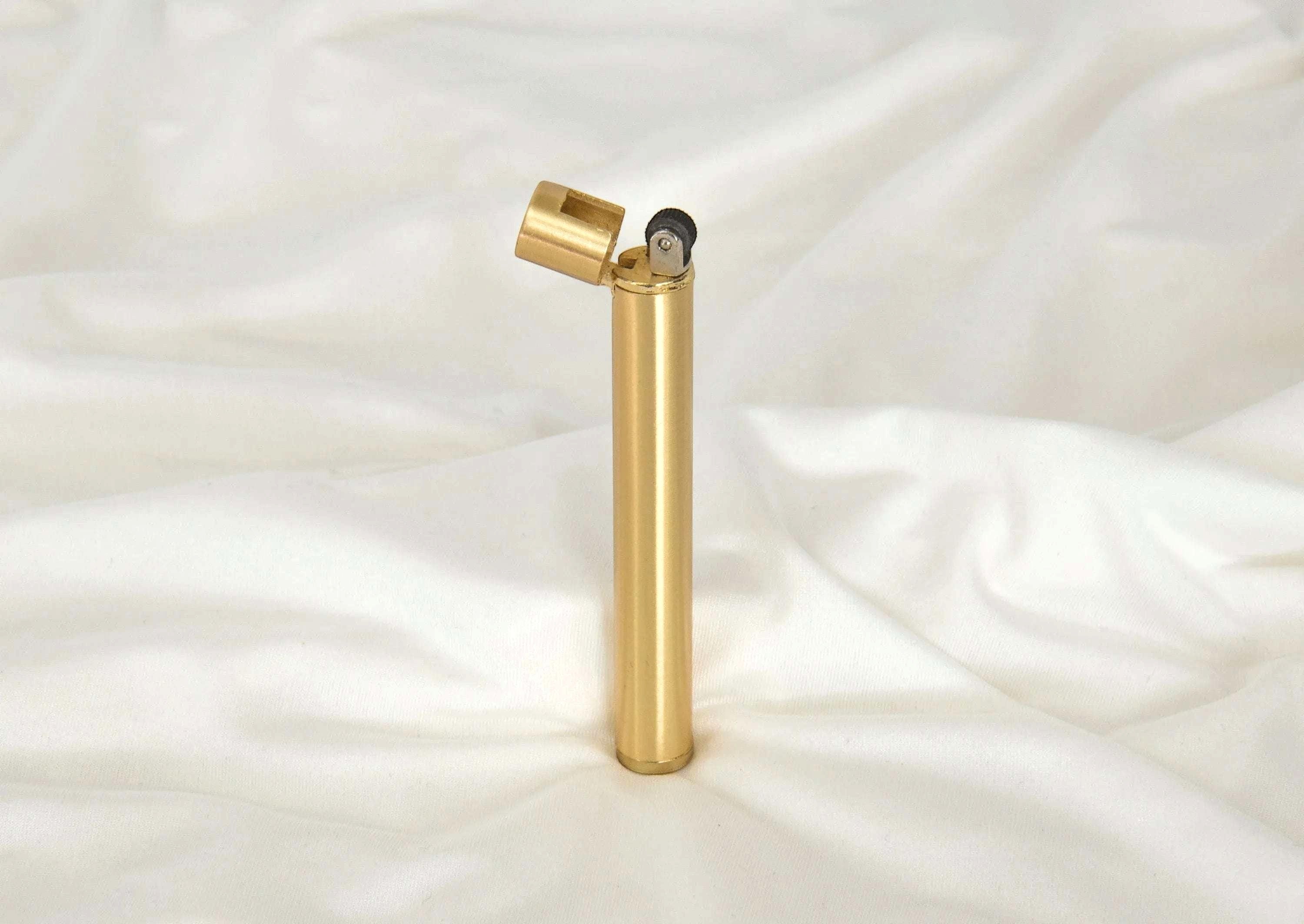 Briquet personnalisé AB en acier or – style Zippo élégant de poche k1qbj8-tb.myshopify.com briquet ancien personnalisable, briquet coupe vent cadeau, briquet moderne et design, briquet paquet de cigarette, briquet stylo petit cadeau, briquet zippo cigarette poche, cadeau pas cher idée offrir, idée accessoire peaky blinders, idée cadeau meilleure amie, idée cadeau personnalisé homme, idée cadeau pour crémaillère, idée cadeau pour son copain, monogramme gravé date nom