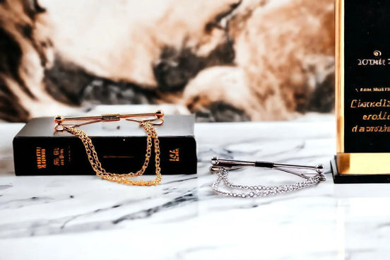 Broche épingle costume col femme or A – style Peaky Blinders raffiné - Roaring 20s Paris