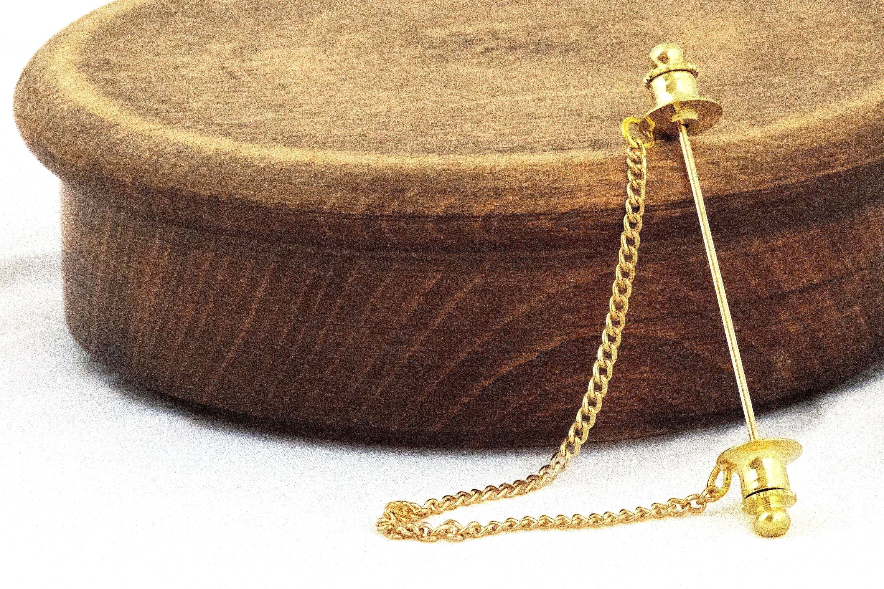 Broche épingle mariage acier or N – accessoire bohème chic élégant k1qbj8-tb.myshopify.com accessoire costume idée cadeau, accessoire peaky blinders or, broche bijoux fantaisie idée, broche à écharpe cadeau idée, Broche épingle mariage tenue, Broche épingle à vêtement idée, cadeau idée garçon honneur, mariage boheme chic acier, tenue témoin mariage costume, épingle à chapeau broche idée, Épingle à costume col femme, Épingle à cravate pour homme, Épingle à perles pour mariage