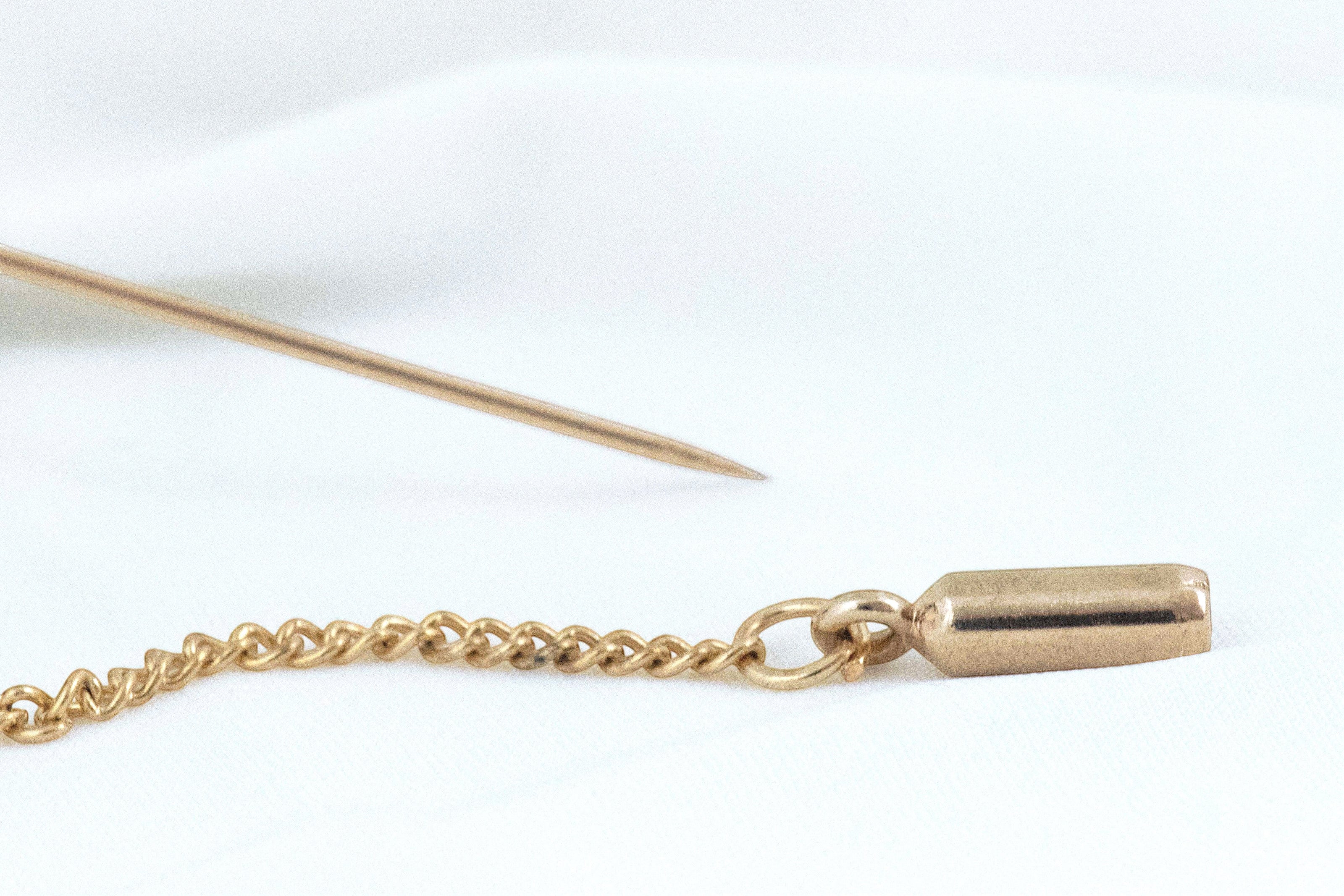 Broche épingle mariage tenue - épingle costume col acier or K, cadeau k1qbj8-tb.myshopify.com accessoire peaky blinders or, broche personnalisé gravure, broche à écharpe cadeau idée, broche épingle mariage tenue, broche épingle à vêtement idée, cadeau idée garçon honneur, cadeau personnalisé gravure, mariage bohème chic acier, tenue témoin mariage costume, épingle à chapeau broche idée, épingle à costume col femme, épingle à cravate pour homme, épingle à perles pour mariage