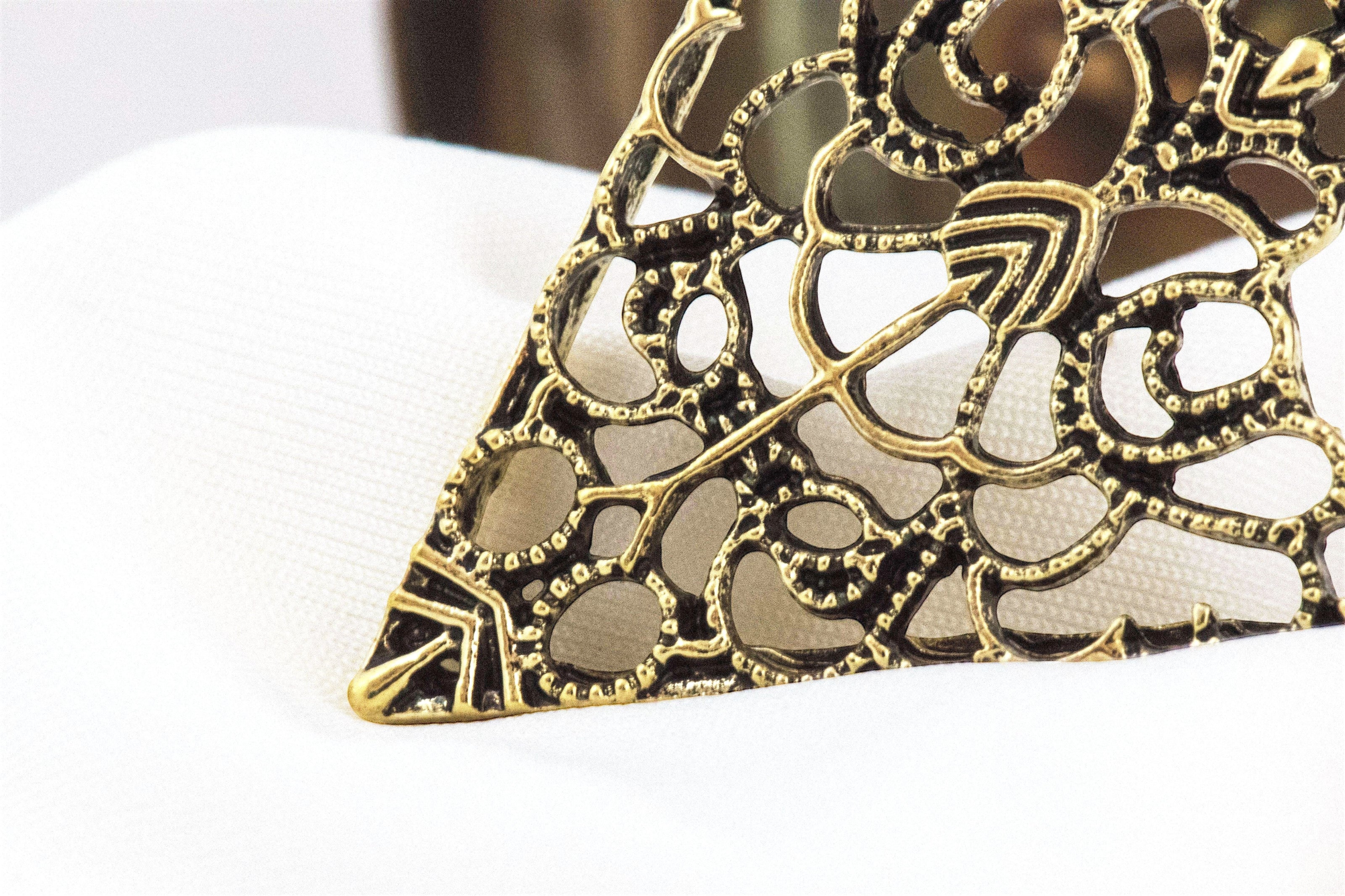 Broche épingle mariage tenue - épingle costume col femme acier or K k1qbj8-tb.myshopify.com accessoire peaky blinders or, broche personnalisé gravure, broche à écharpe cadeau idée, broche épingle mariage tenue, broche épingle à vêtement idée, cadeau idée garçon honneur, cadeau personnalisé gravure, mariage bohème chic acier, tenue témoin mariage costume, épingle à chapeau broche idée, épingle à costume col femme, épingle à cravate pour homme, épingle à perles pour mariage