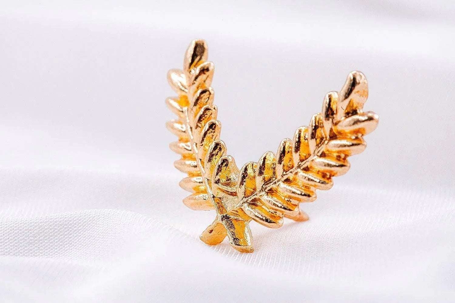Broche épingle mariage tenue acier or E – accessoire bohème chic k1qbj8-tb.myshopify.com accessoire peaky blinders or, Broche personnalisé gravure, broche à écharpe cadeau idée, Broche épingle mariage tenue, Broche épingle à vêtement idée, cadeau personnalisé gravure, mariage boheme chic acier, tenue témoin mariage costume, épingle à chapeau broche idée, épingle à chignon cadeau idée, Épingle à costume col femme, Épingle à cravate pour homme, Épingle à perles pour mariage