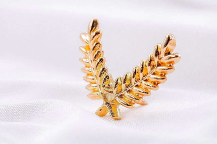 Broche épingle mariage tenue acier or E – accessoire bohème chic k1qbj8-tb.myshopify.com accessoire peaky blinders or, Broche personnalisé gravure, broche à écharpe cadeau idée, Broche épingle mariage tenue, Broche épingle à vêtement idée, cadeau personnalisé gravure, mariage boheme chic acier, tenue témoin mariage costume, épingle à chapeau broche idée, épingle à chignon cadeau idée, Épingle à costume col femme, Épingle à cravate pour homme, Épingle à perles pour mariage