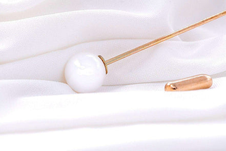 Broche épingle vêtement perle Perséphone – accessoire élégant k1qbj8-tb.myshopify.com accessoire costume idée cadeau, broche bijoux fantaisie idée, broche à écharpe cadeau idée, Broche épingle à vêtement idée, cadeau idée garçon honneur, cadeau pas cher idée anniv, costume mariage homme idée, personnalise idée cadeau 2025, tenue témoin mariage costume, épingle à chapeau broche idée, épingle à chignon cadeau idée, Épingle à cravate pour homme, Épingle à perles pour mariage