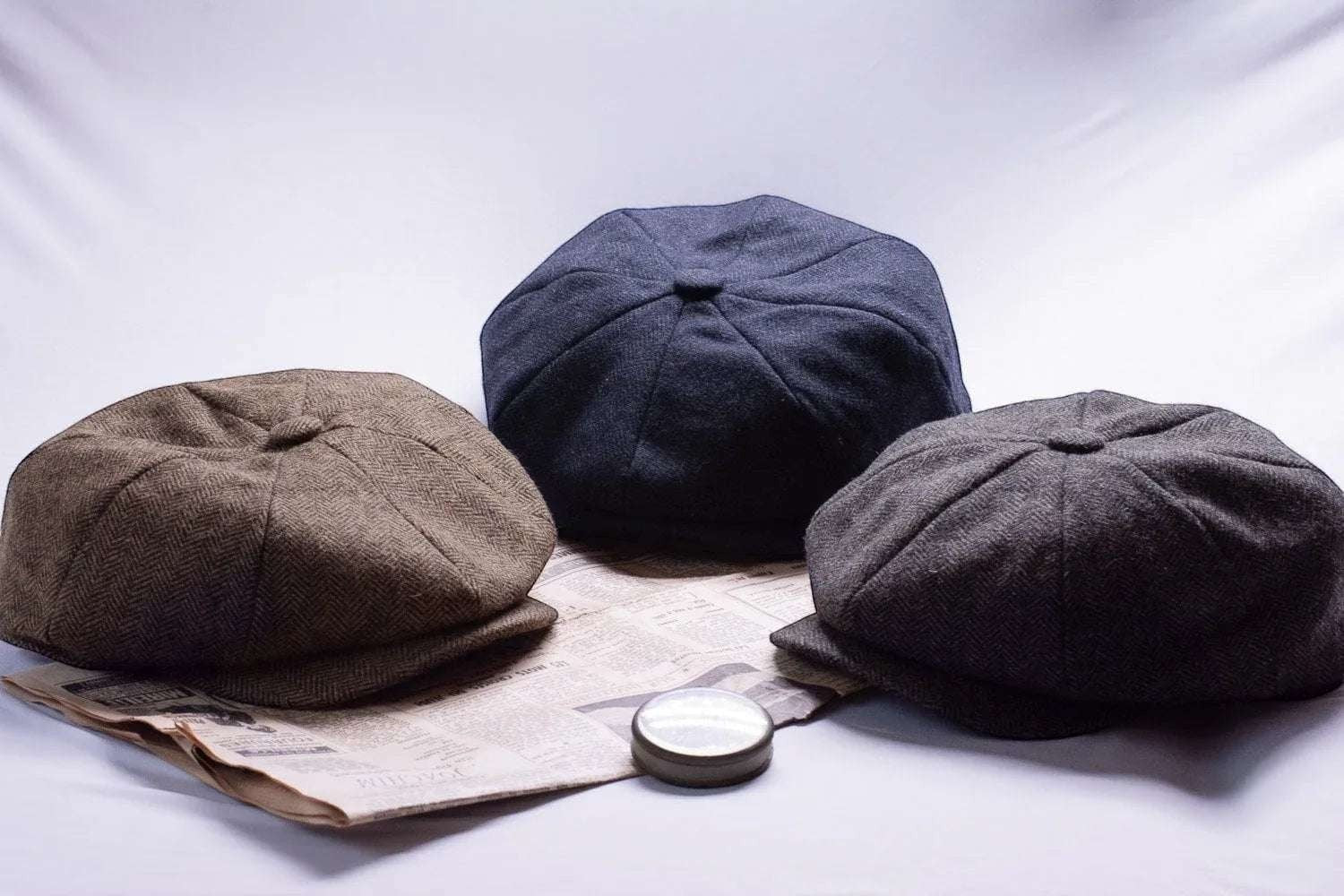 Casquette gavroche personnalisée J.Shelby – laine grise élégante k1qbj8-tb.myshopify.com accessoire costume idée cadeau, cadeau insolite idée offrir, cadeau pas cher idée offrir, casquette béret gavroche homme, Casquette chapeau personnalisé, casquette gavroche pour femme, Chapeau gavroche personnalisée, Gavroche vintage pour homme, idée accessoire peaky blinders, idée cadeau homme 50 ans, mariage boheme chic costume, personnalise idée cadeau 2024, tenue mariage femme civil idée