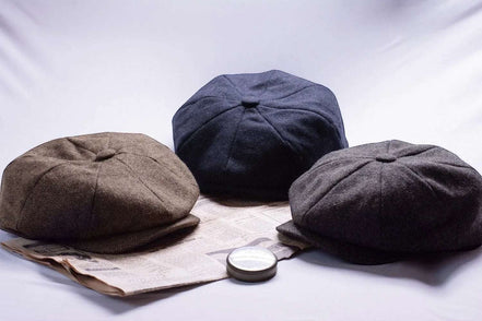 Casquette gavroche personnalisée J.Shelby – laine grise élégante k1qbj8-tb.myshopify.com accessoire costume idée cadeau, cadeau insolite idée offrir, cadeau pas cher idée offrir, casquette béret gavroche homme, Casquette chapeau personnalisé, casquette gavroche pour femme, Chapeau gavroche personnalisée, Gavroche vintage pour homme, idée accessoire peaky blinders, idée cadeau homme 50 ans, mariage boheme chic costume, personnalise idée cadeau 2024, tenue mariage femme civil idée