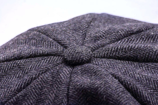 Casquette gavroche personnalisée J.Shelby – laine grise élégante k1qbj8-tb.myshopify.com accessoire costume idée cadeau, cadeau insolite idée offrir, cadeau pas cher idée offrir, casquette béret gavroche homme, Casquette chapeau personnalisé, casquette gavroche pour femme, Chapeau gavroche personnalisée, Gavroche vintage pour homme, idée accessoire peaky blinders, idée cadeau homme 50 ans, mariage boheme chic costume, personnalise idée cadeau 2024, tenue mariage femme civil idée