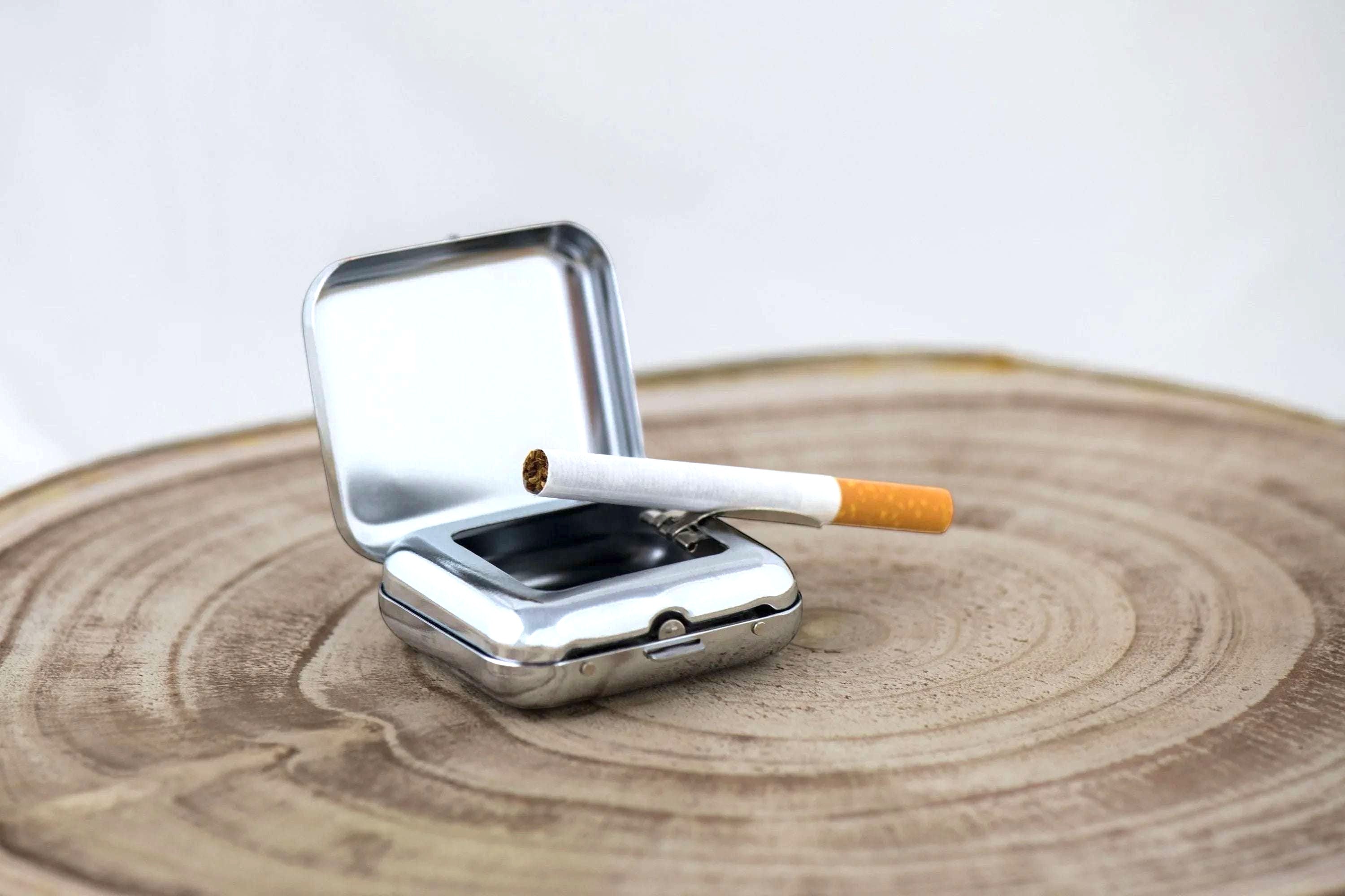 Cendrier extérieur personnalisé John Shelby en acier – portable chic k1qbj8-tb.myshopify.com cadeau insolite idée offrir, cadeau original homme idée, cadeau pas cher idée offrir, cadeau pour femme qui a tout, cendrier chambre maison cadeau, cendrier de plage cadeau, Cendrier de plage personnalisé, cendrier de poche écologique, cendrier de ville personnalisé, Cendrier exterieur cadeau idée, idée accessoire peaky blinders, idée cadeau personnalisé femme, objet personnalisé offrir idée