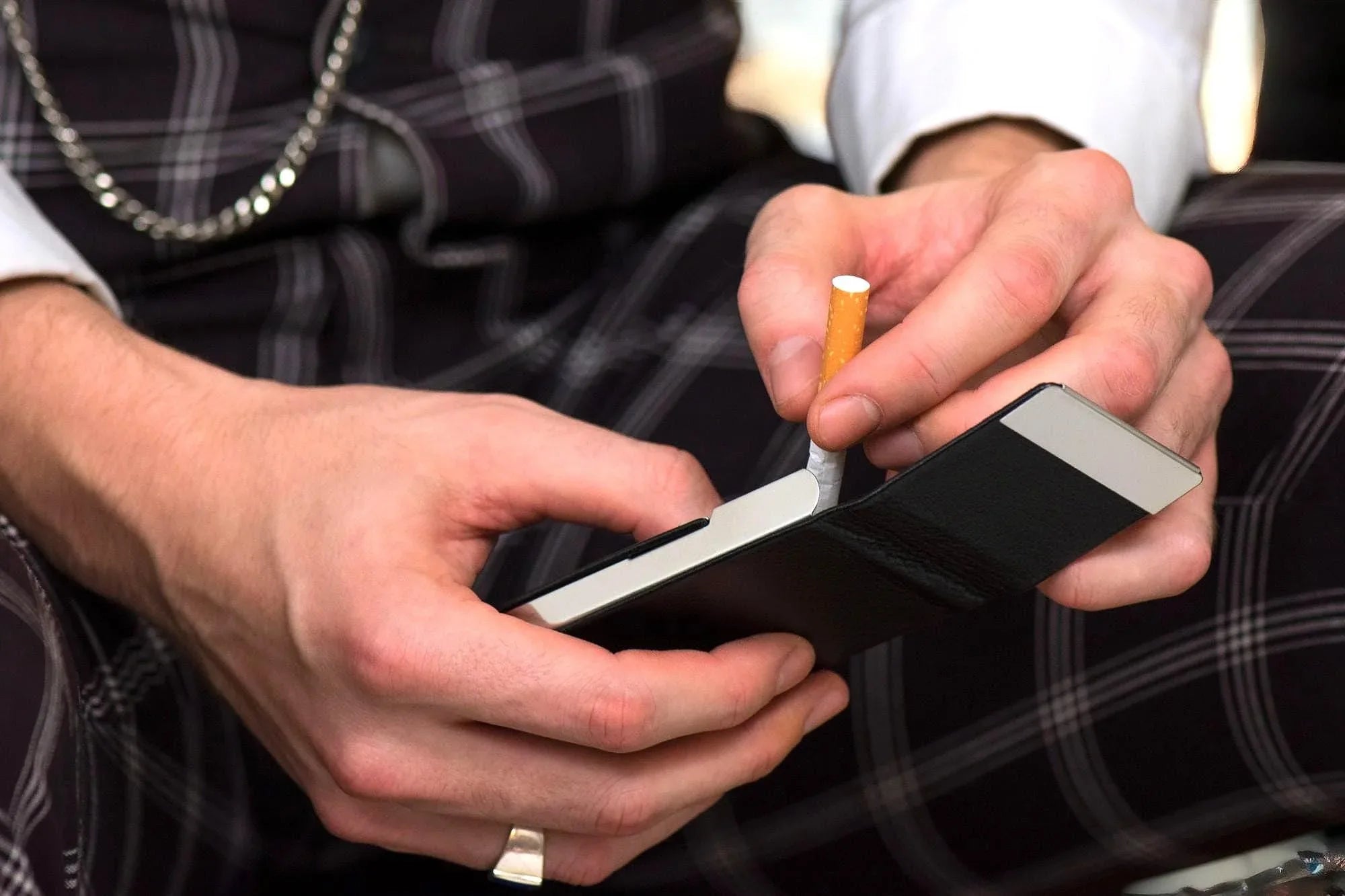 Coffret fumeur personnalisé – étui cigarette, fume et briquet zippo - Roaring 20s Paris