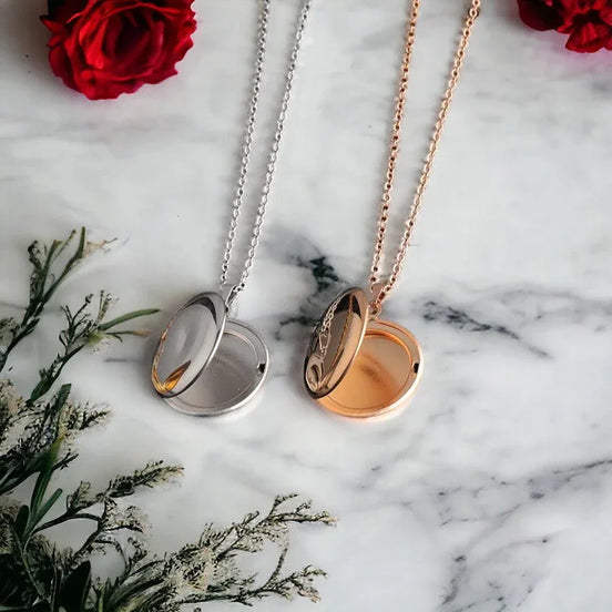 Collier couple personnalisé, médaillon prénom, collier amitié cadeau G - Roaring 20s Paris