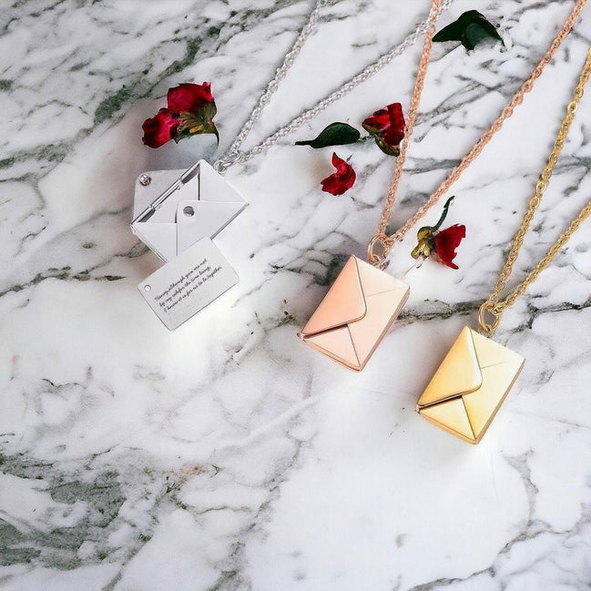 Collier médaillon personnalisé V.Shelby – idée cadeau couple ou amitié - Roaring 20s Paris