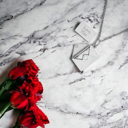 Collier médaillon personnalisé V.Shelby – idée cadeau couple ou amitié - Roaring 20s Paris