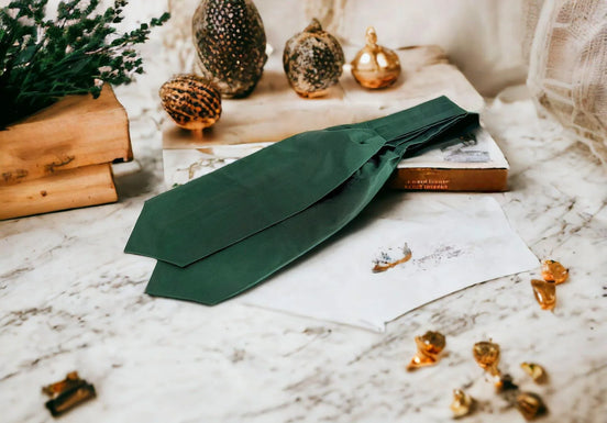 Cravate ascot motif soie vert Thorhae - lavallière foulard costume - Roaring 20s Paris