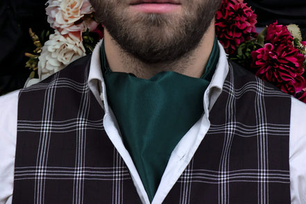 Cravate ascot motif soie vert Thorhae - lavallière foulard costume - Roaring 20s Paris