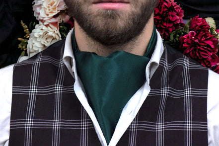 Cravate ascot motif soie vert Thorhae - lavallière foulard costume k1qbj8-tb.myshopify.com Ascot motifs géométriques, Ascot à rayures fines cravate, cadeau pas cher idée offrir, costume mariage homme idée, Cravate Ascot en soie cadeau, Cravate Ascot pour mariage, Cravate Ascot à rayures fines, cravate de notaire homme, idée accessoire peaky blinders, mariage boheme chic costume, Noeud de cravate costume, tailleur femme chic mariage, tenue témoin mariage costume