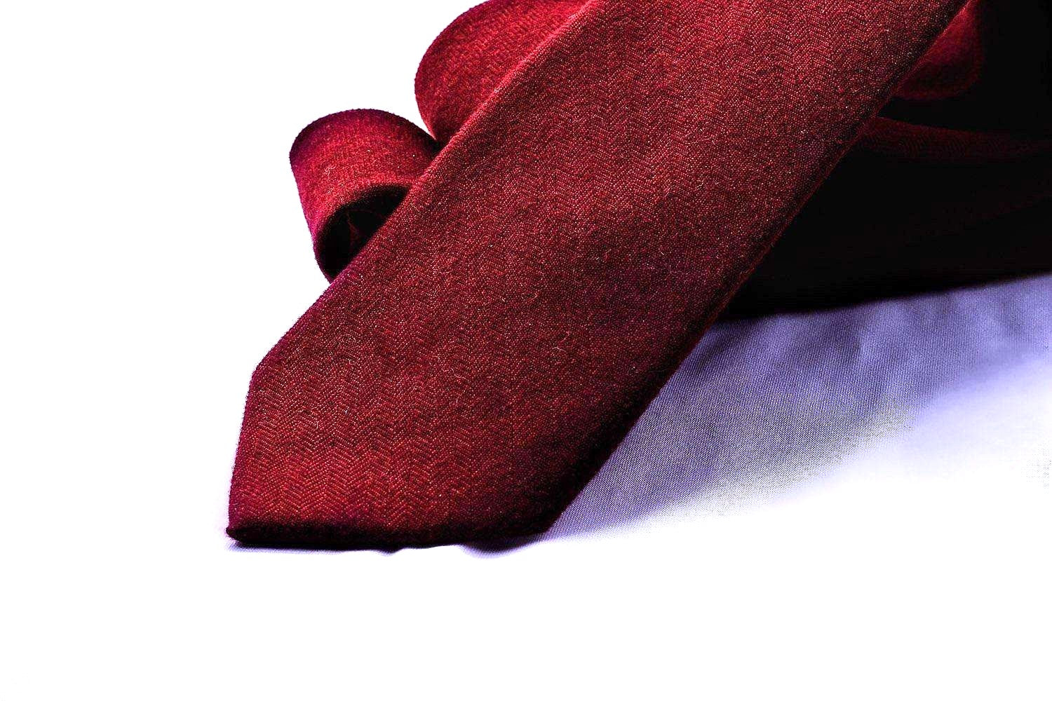 Cravate costume en cachemire bordeaux Martin Hart - élégant costume k1qbj8-tb.myshopify.com accessoire pour vetement idée, chemise cravate femme idée, costard cravate idée costume, Cravate cadeau à rayures fines, cravate de notaire homme, Cravate en soie à offrir idée, Cravate pour mariage costume, Cravate à motifs géométriques, idée accessoire peaky blinders, idée cadeau anniversaire homme, Noeud de cravate cadeau, tailleur femme chic mariage, tenue mariage garcon honneur