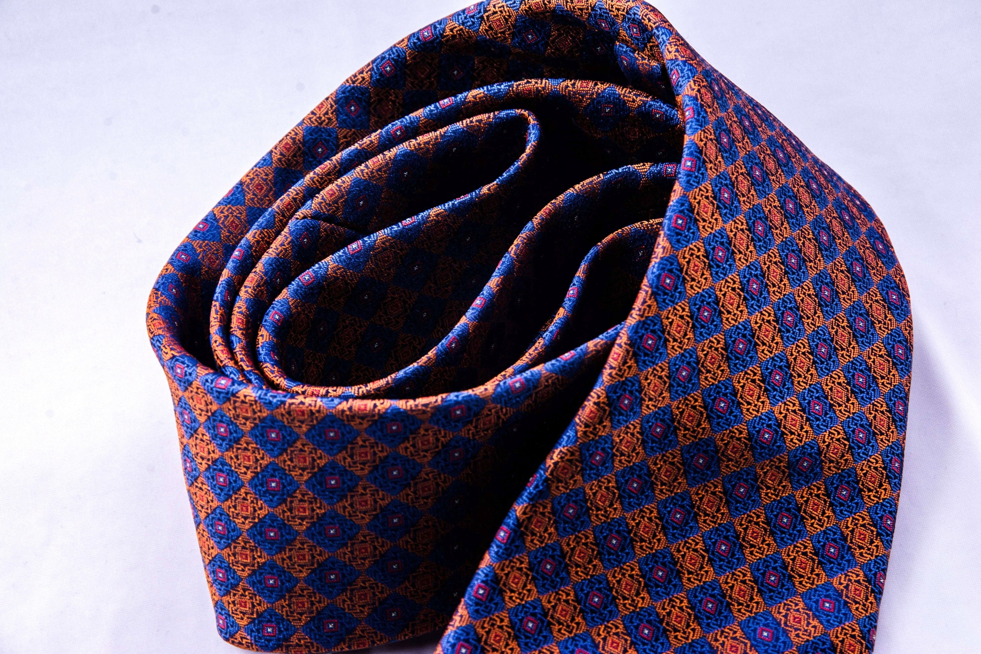 Cravate de costume, cravate notaire homme, cravate motif soie bleu E k1qbj8-tb.myshopify.com accessoire pour vêtement idée, chemise cravate femme idée, costard cravate idée costume, cravate cadeau à rayures fines, cravate de costume soie rouge, cravate de notaire homme, cravate en soie à offrir idée, cravate à motifs géométriques, idée accessoire peaky blinders, mariage bohème chic costume, nœud de cravate cadeau, tailleur femme chic mariage, tenue mariage garçon honneur