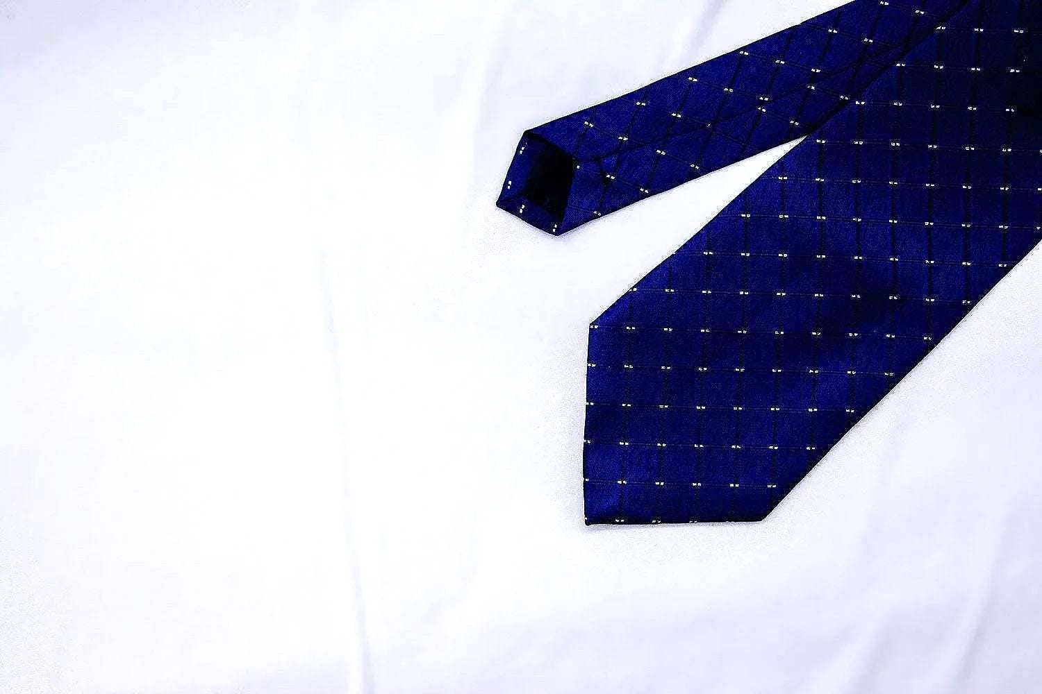Cravate à motif, cravate de notaire homme, cravate costume en soie V k1qbj8-tb.myshopify.com accessoire pour vêtement idée, chemise cravate femme idée, costard cravate idée costume, cravate cadeau à rayures fines, cravate de notaire homme, cravate en soie à offrir idée, cravate pour mariage costume, cravate à motifs géométriques, idée accessoire peaky blinders, idée cadeau anniversaire homme, nœud de cravate cadeau, tailleur femme chic mariage, tenue mariage garçon honneur