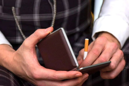 Ensemble fumeur personnalisé – porte cigarette, briquet zippo vintage k1qbj8-tb.myshopify.com briquet paquet de cigarette, briquet zippo cigarette poche, Briquet zippo personnalisée, Fume cigarette personnalisée, idée accessoire peaky blinders, idée cadeau homme 30 ans, idée cadeau personnalisé homme, monogramme gravé date nom, objet personnalisé offrir idée, porte cigarette slim cadeau, porte cigarette tabac roulé, étui cigarette en cuir cadeau, étui cigarette slim pour femme