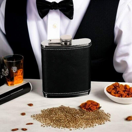 Flasque de poche personnalisée M.C. Shelby – idée cadeau whisky chic - Roaring 20s Paris