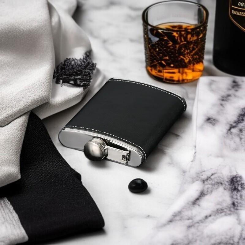 Flasque de poche personnalisée M.C. Shelby – idée cadeau whisky chic - Roaring 20s Paris