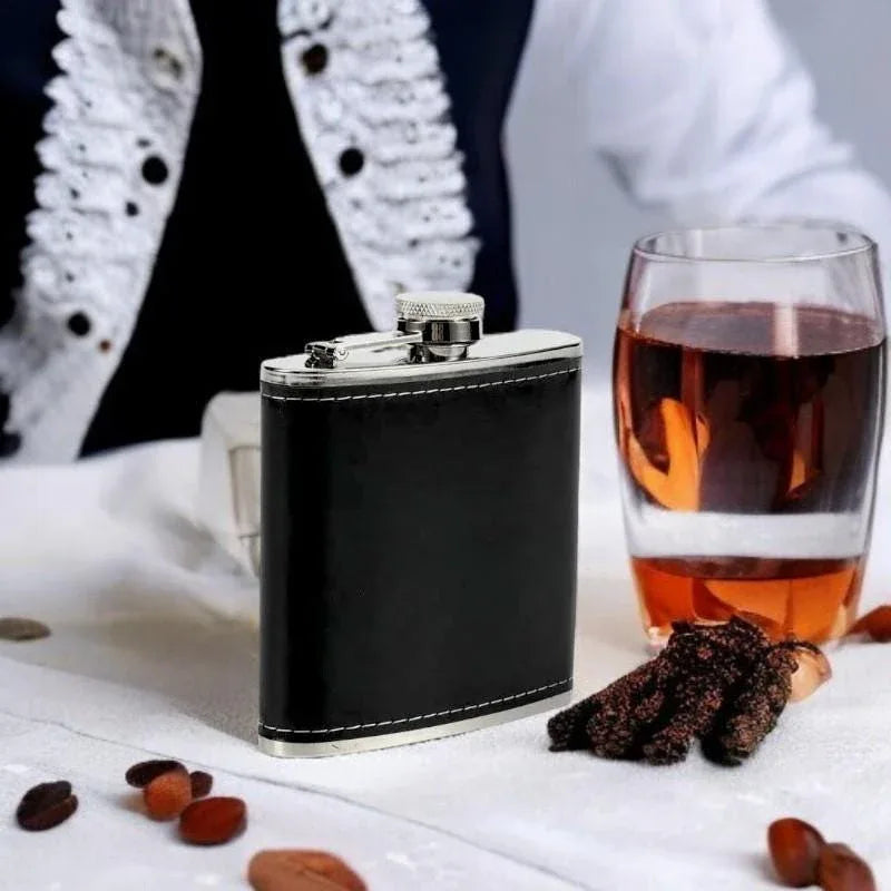 Flasque de poche personnalisée M.C. Shelby – idée cadeau whisky chic - Roaring 20s Paris