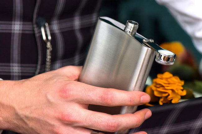 Flasque whisky de poche acier B personnalisée : monogramme, nom, date - Roaring 20s Paris