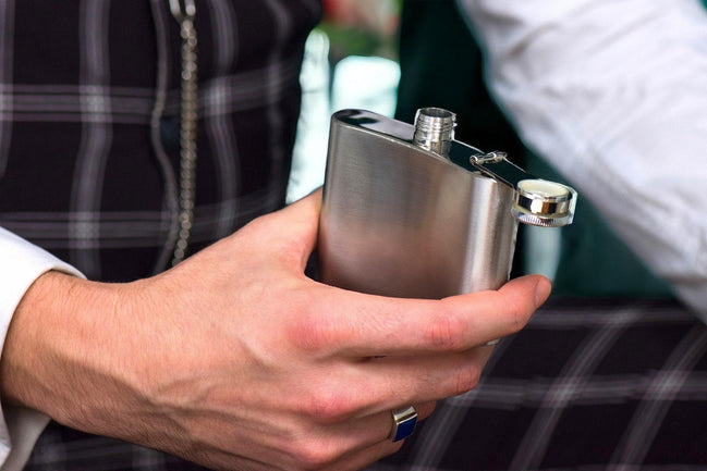 Flasque whisky de poche personnalisé acier E, monogramme, date, nom - Roaring 20s Paris