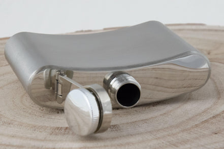 Flasque whisky de poche personnalisé acier E, monogramme, date, nom - Roaring 20s Paris