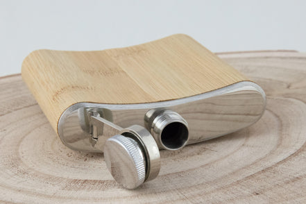 Flasque whisky de poche personnalisé acier bois C, monogramme, date - Roaring 20s Paris