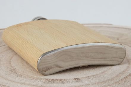 Flasque whisky de poche personnalisé acier bois C, monogramme, date - Roaring 20s Paris