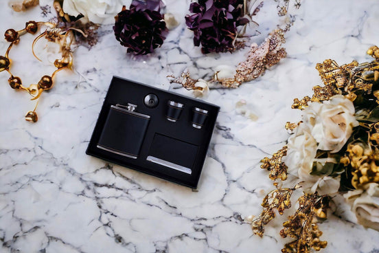 Flasque whisky personnalisée Kit – cuir gravé avec nom ou date unique - Roaring 20s Paris