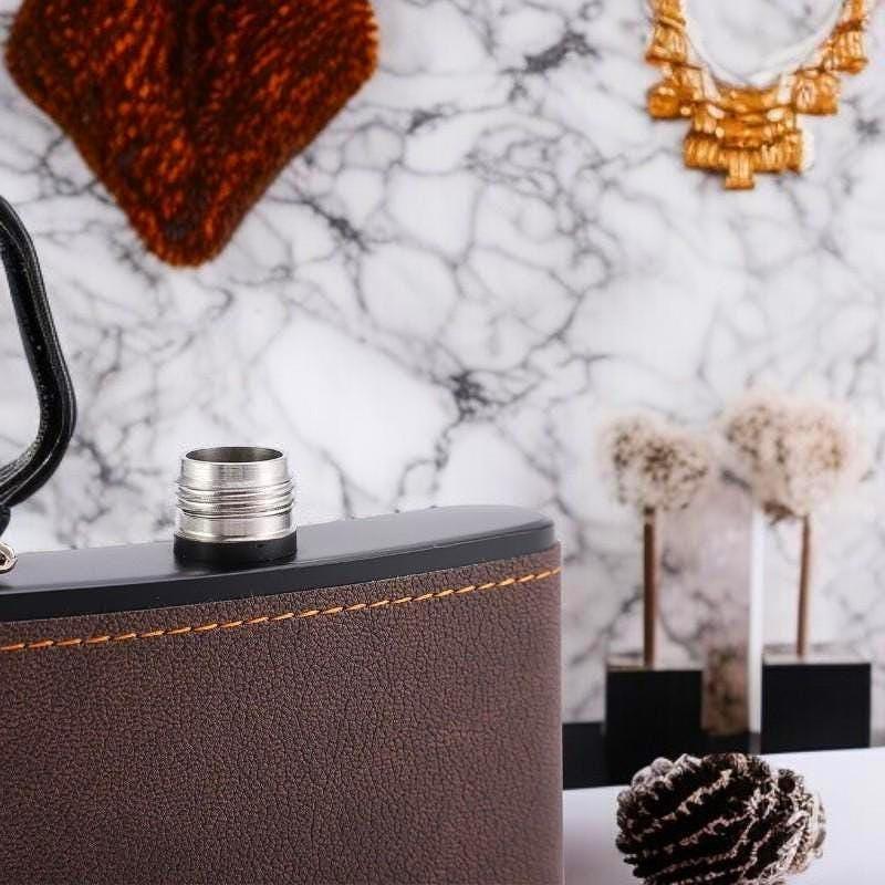 Flasque whisky personnalisée en cuir acier M.B. Shelby – cadeau homme - Roaring 20s Paris