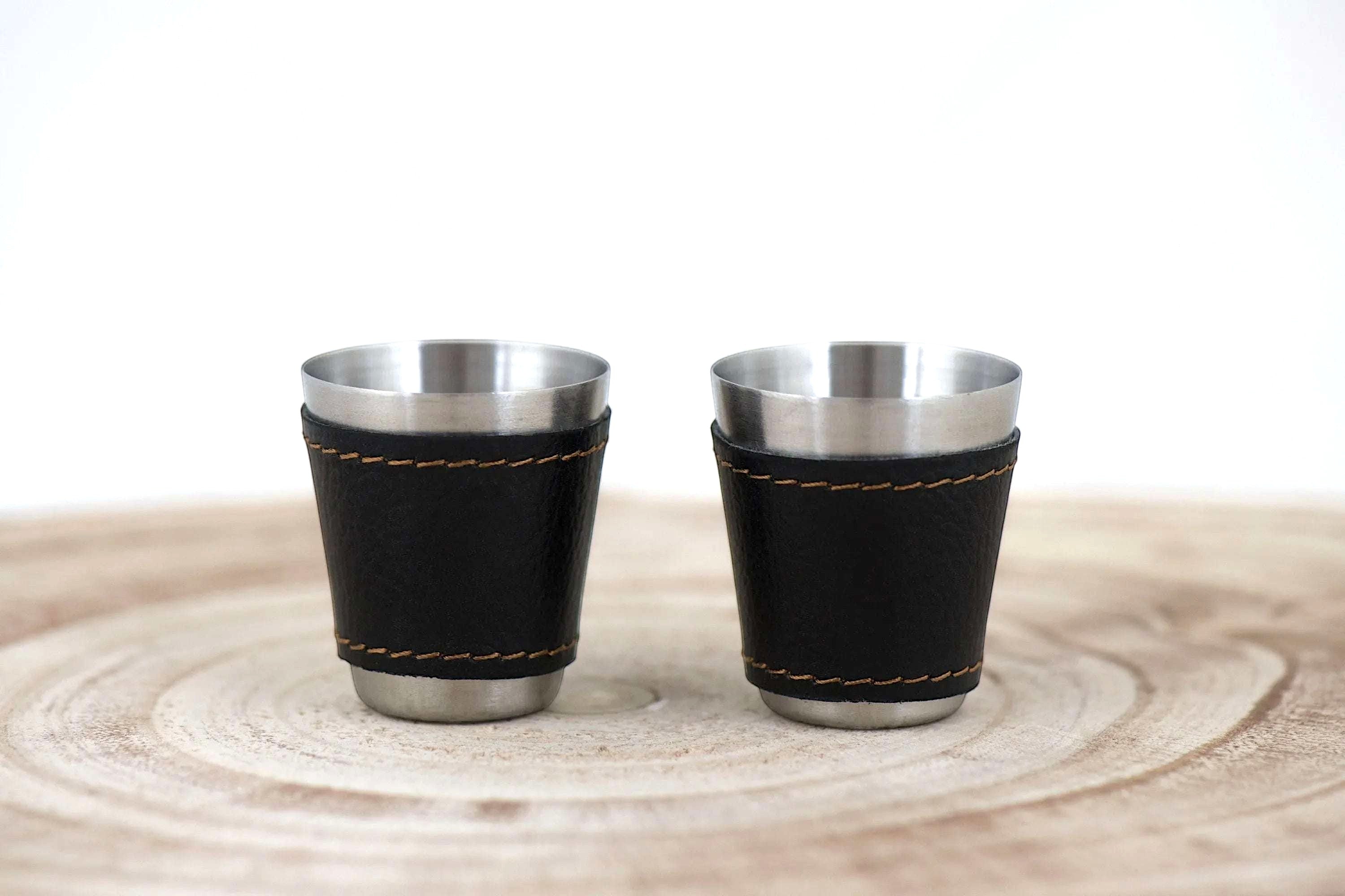 Flasque whisky personnalisée Kit – cuir gravé avec nom ou date unique k1qbj8-tb.myshopify.com cadeau insolite idée offrir, cadeau original homme idée, cadeau pas cher idée offrir, Flasque en acier inoxydable, Flasque fiole personnalisée, flasque kit personnalisée, Flasque whisky de poche cadeau, Flasque whisky originale idée, idée cadeau homme 30 ans, idée cadeau pour son copain, monogramme date nom gravé, objet personnalisé offrir idée, occasion peaky blinders événem